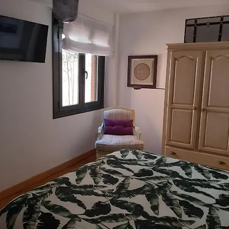 Apartamento El ñeru. En Zona Verde Y Junto Al Mar.